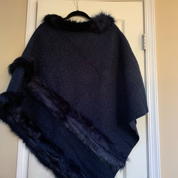 Beautiful navy blue poncho - Picture 3 of 3
